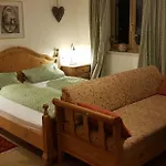 Konukevi Zum Alten Forsthaus 3*